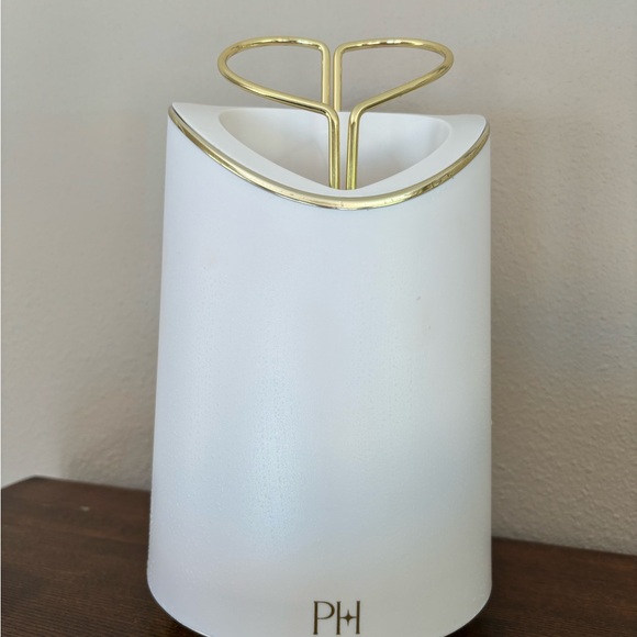 Paris Hilton Other - Paris Hilton gold and white utensil holder